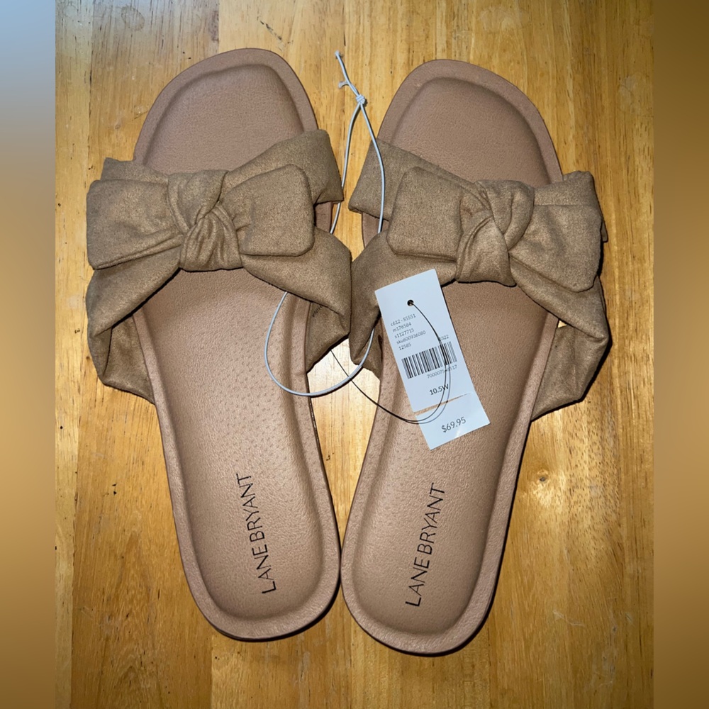 Size 10.5W Women’s Bow Slides in Khaki